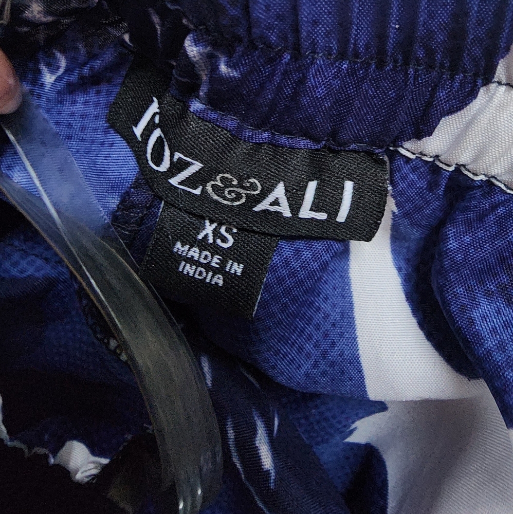 Roz & Ali Maxi.Skirt White And Navy Blue Flloral Fabric.Siz Xs.Elastic Bealt. - Picture 4 of 8